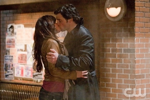 "Salvation" -- Erica Durance as Lois Lane and Tom Welling as Clark Kent in SMALLVILLE, on The CW Network. Photo: Jack Rowand/The CW ©2009 The CW Network, LLC. All Rights Reserved.