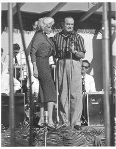 1005280_176106749224310_408954514_n