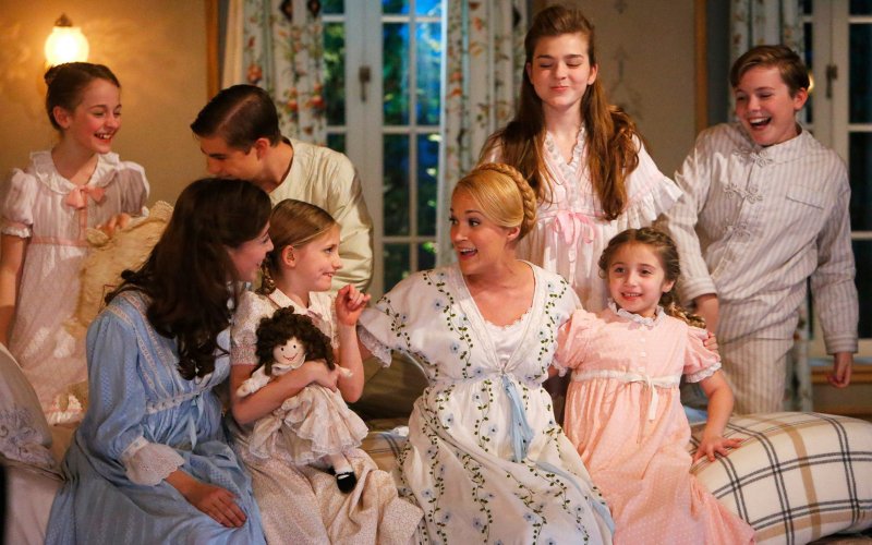 Carrie Underwood with the Von Trapp children in Sound of Music Live